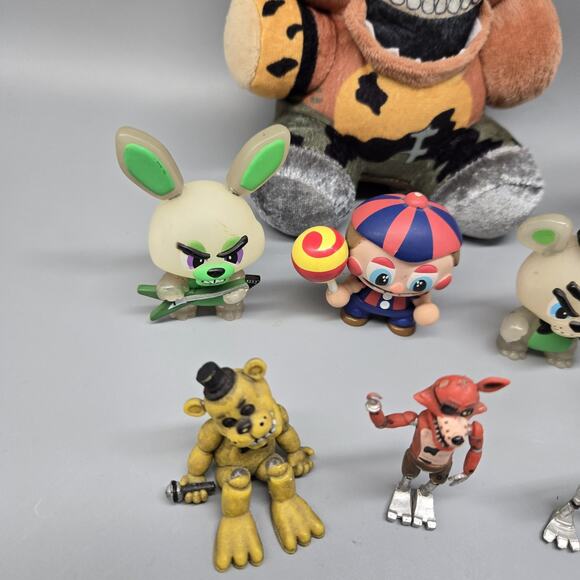 FNAF Five Nights at Freddy's Lot Of 10 Vinyl Figures Die Cast Plush - Picture 5 of 7